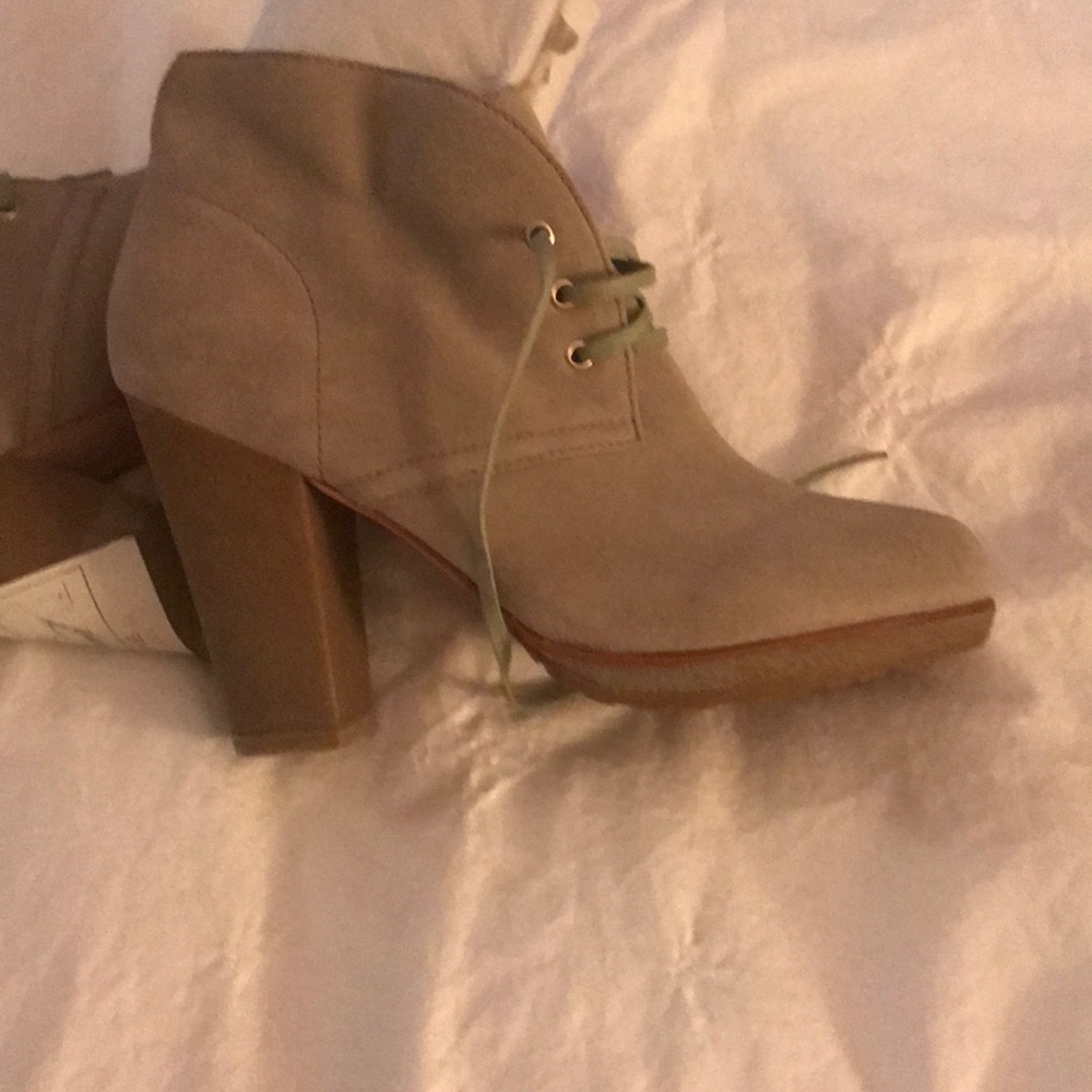 Shoes - Picture 4 of 4